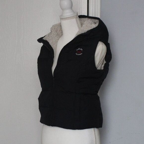 Hollister Women's Navy Sherpa Lined Hooded Down Puffer Vest - Picture 5 of 7